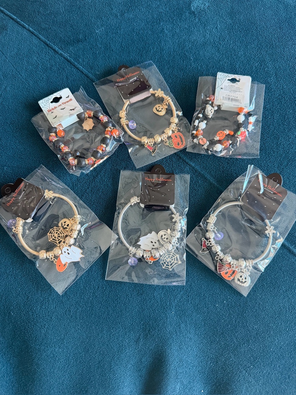 NWT 6 different Halloween Charm stretchy Bracelets - Ghosts & Pumpkins